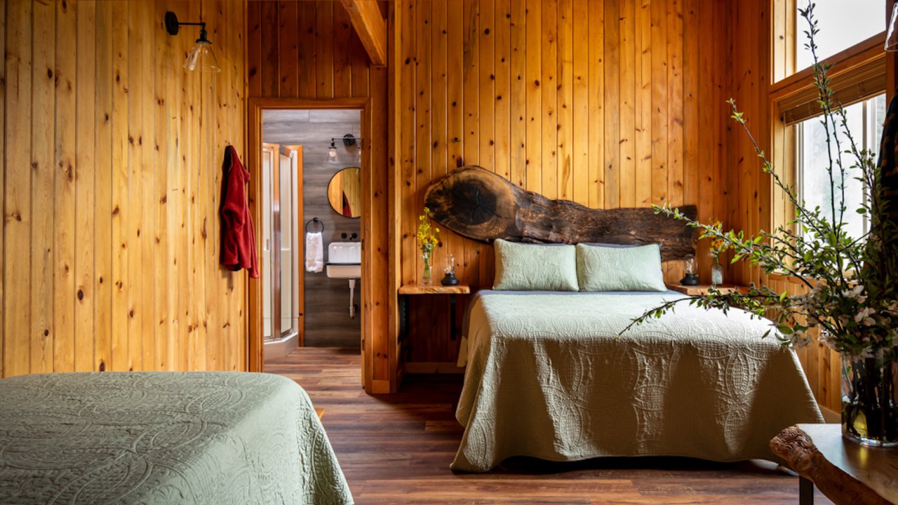 Double bed configuration cabin in Oregon