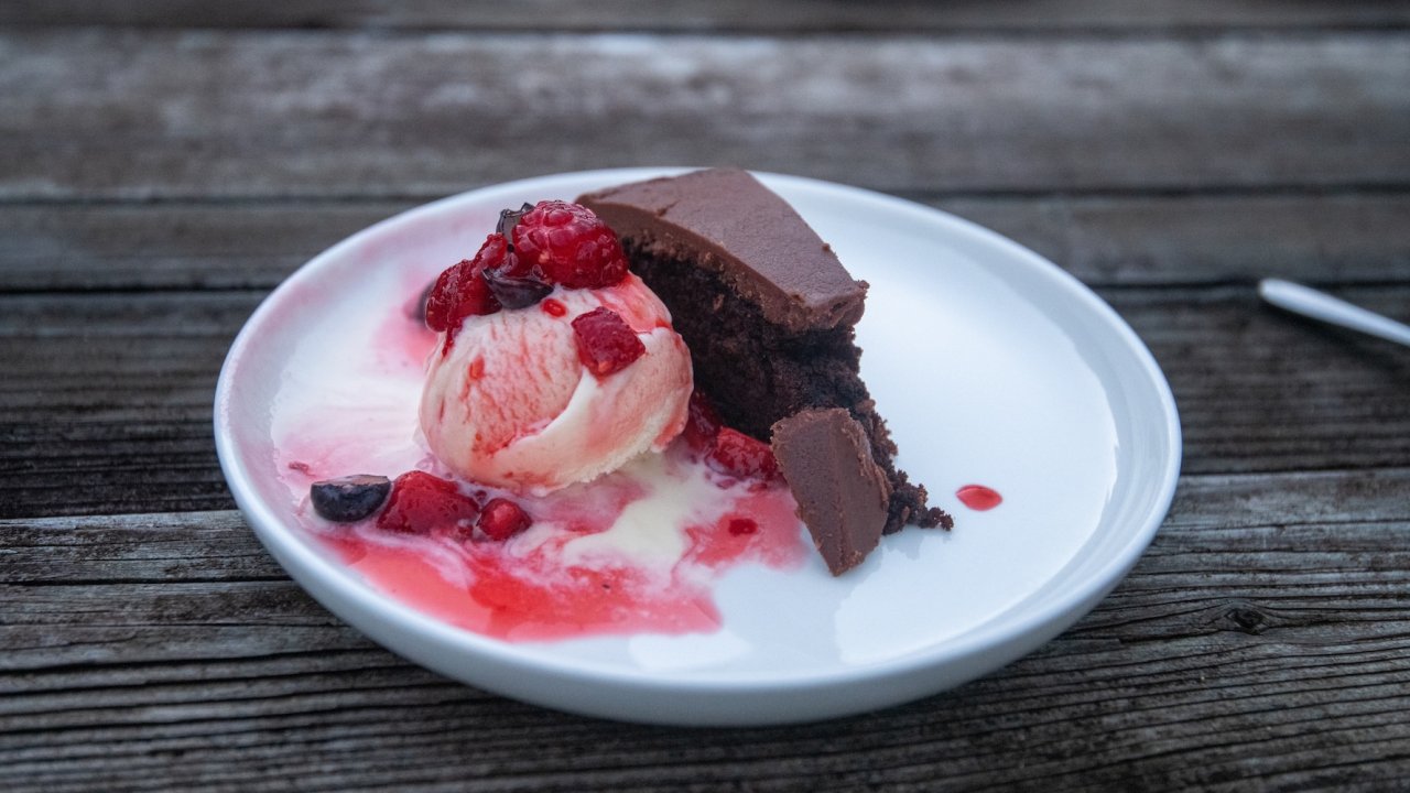 Cake and ice cream being served on a Rogue River lodge to lodge hiking trip in Oregon.