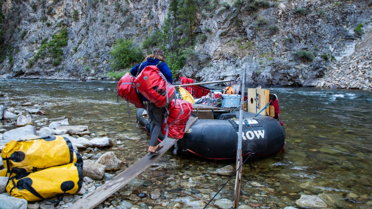 Sweep boat loaded, heave-ho, time to go. guide loading river sweep boat