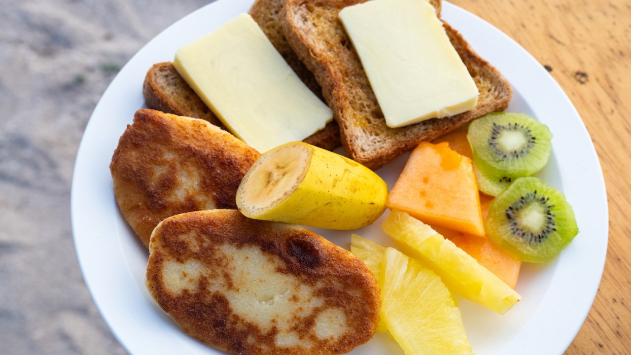 A classic Galapagos breakfast served on the beach by a local tour guide