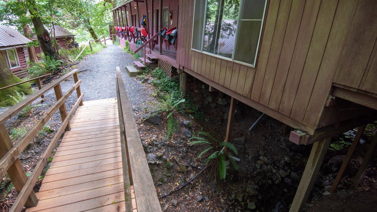 Outside walkways between rooms at Marial Lodge in Oregon