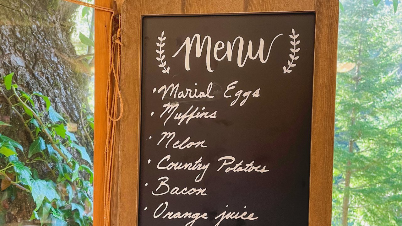 Sample breakfast menu at Marial Lodge along the Rogue River in Oregon