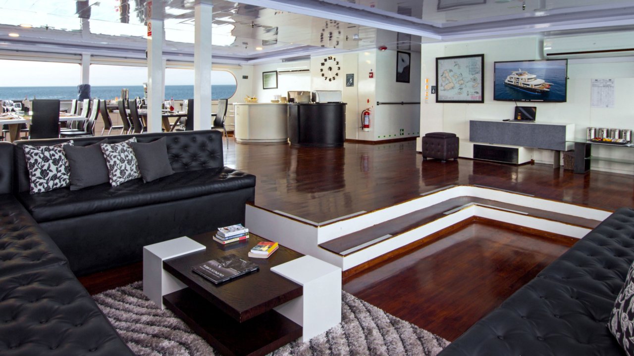 Relaxing on the Petrel Galapagos