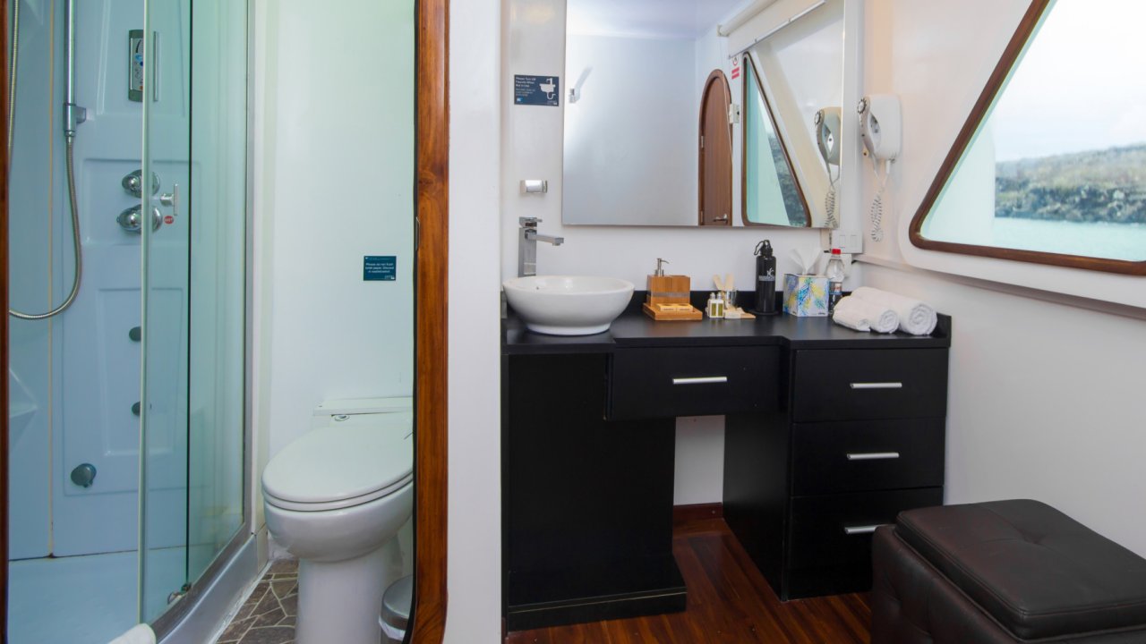 Single Bathroom on the Petrel, Galapagos catamaran