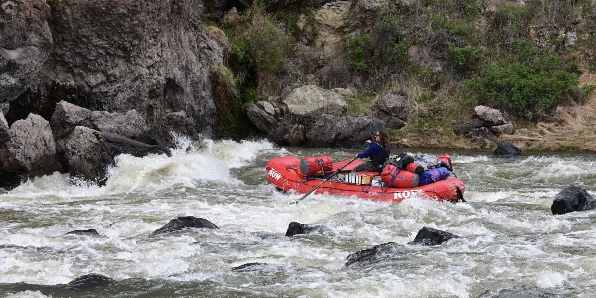 Pulling the oars through a raft on a gear boat